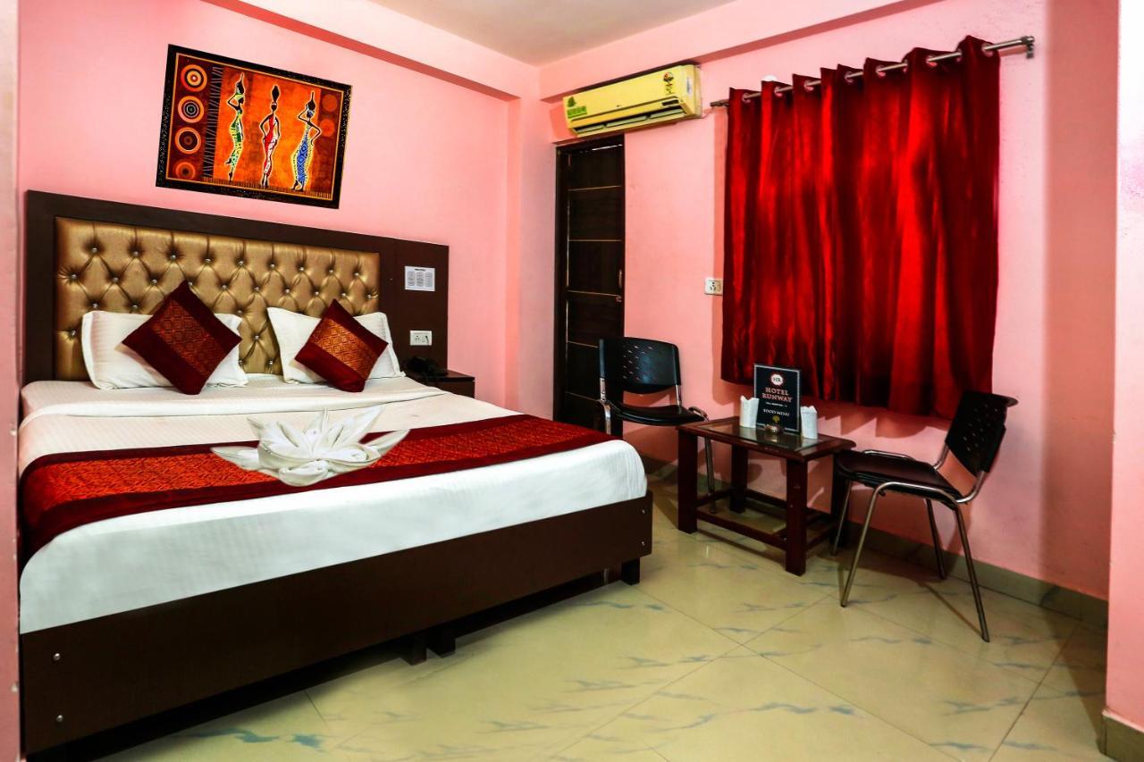 Airport Hotel Runway Nueva Delhi Exterior foto